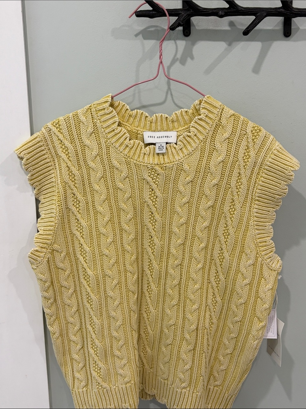 NWT Cable Knit Sleeveless Sweater Butter Yellow women’s Small Free Assembly